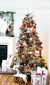 A Rustic Christmas Tree Featuring Buffalo Check Christmas Tree Themes Gold Christmas Tree Decorations White Christmas Ornaments