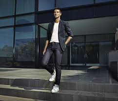One of uniqlo's star ambassadors, novak djokovic poses not only for the main menswear line but also for the denim collection. Novak Djokovic Dons Denim For Uniqlo News Medias 532288