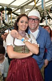 Gerhard gerry friedle (born 7 january 1971), better known by his stage name dj ötzi (pronounced ˈdiːdʒɛɪ ˈœtsiː), is an austrian pop and schlager singer. 20 Jahre Anton Aus Tirol Wann Hat Sie Das Lied Zum Letzten Mal Genervt Dj Otzi Express De