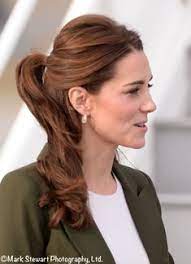 Księżna kate jest wzorem dla wielu kobiet w wielkiej brytanii, ale nie tylko tam. 450 Middleton Fryzury Bizuteria Ideas In 2021 Fryzury Bizuteria The Duchess