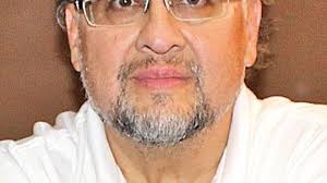 César Aquino lanza libro con sus obras