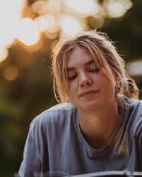 Just me thinking about how thankful I am for a God that stepped down,  sending His son to love us and ultimately gifted us a forever with Him. The  Lord reaches out