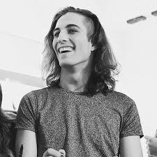 Giovane, ardito, carico di energia e talento ma soprattutto unico nella sua essenza. 37 Ideas De Maneskin Musica Musica Italiana Filosofia