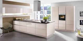 Pin By Stefanie Koller On Kuche Gloss Kitchen Cabinets High Gloss Kitchen Cabinets Kitchen Cabinet Colors