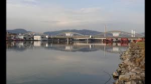 Die brücke soll im oktober 2021 für den verkehr freigegeben werden. Neue Donaubrucke Linz Einschwimmen Youtube