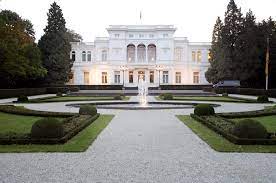 Wulff sagte in dem interview, er wolle kein präsident in einem land sein in. Www Bundespraesident De Der Bundesprasident Villa Hammerschmidt