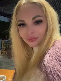 Довго не презентувала вам Dana Coffee — хоча ми відкрилися вже понад два  місяці тому. Я, зі своїм вічним перфекціонізмом, усе намагалась зробити  ідеально. Потім — ще ідеальніше. Потім — ще трішки,