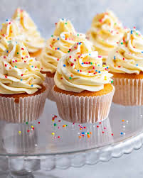 Vanilla Cupcakes That Actually Stay Moist Recipe In 2020 Vanilla Cupcakes Moist Vanilla Cupcakes Baking