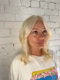 Hey I look for a model for a scalp bleach/peekaboo