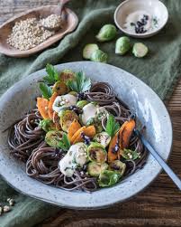 Buchweizenspaghetti Mit Rosenkohl Und Tahin Creme Stina Spiegelberg Rosenkohl Buchweizen Lebensmittel Essen