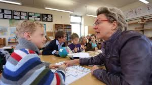 Don Bosco Grundschule In Oberkassel Immer Dienstags Kommt Die Schul Oma