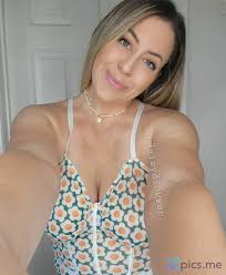 Onlyfans Daisy Dickson porn picture 435