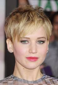 Jennifer lawrence's new short haircut is versatile, it seems. Jennifer Lawrence Short Pixiecut With Angled Bangs