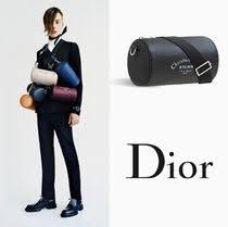 Dior Homme Roller Bag Price The Art Of Mike Mignola Ce petit modèle est sublimé par l'emblématique motif dior oblique beige et noir. dior homme roller bag price the art