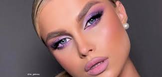 Betonte lippen und buschige augenbrauen sind manchmal in, manchmal nicht.aber das gesicht? The Best Summer Makeup Looks To Refresh Your Hot Weather Style Love For Glam