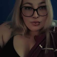 Hey guys could everyone follow my best friend she follows back and is  awesome. Watch killer_queen2485 with me