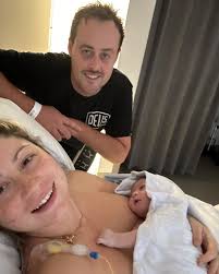 🤍🤍🤍 14days before… 9days after 🤍🤍🤍 I still find myself rubbing my  belly every now and then. 😅