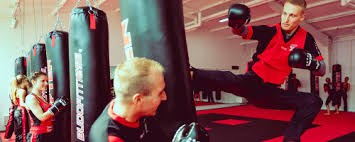 Während das kickboxen leichter zu erlernen ist, bietet das thaiboxen technikern mehr. Budofitness De Kampfsport Fitness Gesundheit Kurse