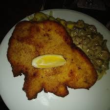 How to make the mushroom gravy: Pork Schnitzel With Mushroom Sauce Picture Of Sophieneck Berlin Tripadvisor