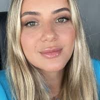 Laura Barbosa's Instagram, Twitter & Facebook