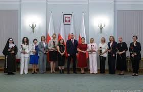 Miała asystować przy operacjach? Szpital ujawnia prawdę o 17-latce z odznaczeniem
