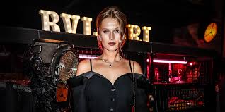 Heute geht es um das umstyling von austria's next topmodel 2019. Gntm 2019 Toni Garrn Als Juror Germany S Next Topmodel Mode Shopping Designer Trends Fashionstreet Berlin