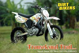 Jun 20, 2021 · citra motor garuk tanah tercermin dari pemakaian ban tapak kasar dan sepatbor depan model gantung ala motor trail. Modifikasi Transeksual Trail Suzuki Satria