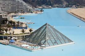 Construcția a costat compania crystal lagoons 2 miliarde de dolari. Guinness Book Cea Mai Mare Piscina Din Lume Asta Pntru Ca Se Apropie Concediul Al2lea