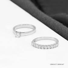Timeless And Elegant The Perfect Listring Solitaire Ring Awaits You Please Search Product Code On Website Www Vncojewellery C Cincin Berlian Cincin Berlian