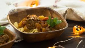 Original Ungarisches Gulasch Von Meiner Tante Aus Ungarn Rezept Rezept Ungarisches Gulasch Gulasch Rezepte