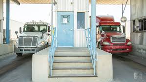 Laredo to require carriers using border bridge to have $100 in account