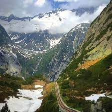 De meeste vierduizenders bevinden zich in het monte rosa massief. Is Het Een Achtbaan Nee Het Is De Gelmerbahn In Zwitserland Een Kabelspoortrein Met 106 Stijging Gelmerbahn Zwitserland Achtbaan Berg Fotografie Instagram