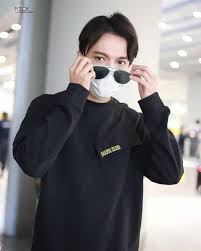 а хочешь я тебе открою тайну один такой малюсенький секрет 7 Otmetok Nravitsya 1 Kommentariev Jungin Dear Jungin0302 V Instagram Beijing Ningbo 2020 01 09 Dimash Dimash In 2020 Fashion Athletic Jacket Quarter Zip