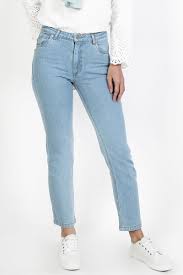High rise straight cut jeans in dark blue. Prezlie Straight Cut Jeans Light Wash Poplook Com