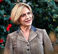 In january 2011 she was designated ministry of labor and social providence by president sebastián. Evelyn Matthei Me Tome Dos Dias De Vacaciones Para Podar Mis Rosas Flanlate