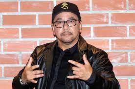 Em b7 b lakaran lukisan tak berwajah em b7 b meronta ku di dalam kesunyian am em tak rela ku mengejar cinta yang hampir kelam b7 b sendiri ku di sini pilu. Ayai Ilusi Dedah Lagu Hidup Dalam Mati Karya Ciplak Syamel Hiburan Mstar