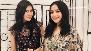 Untuk menunjang penampilannya sebagai seorang artis, nagita dikenal sebagai artis yang. Foto Bareng Syahnaz Fashion Daster Mahal Nagita Slavina Jadi Sorotan Warganet Herstory