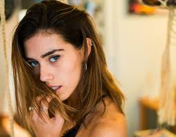 Ariadna Tapia Porrtait Projects :: Photos, videos, logos, illustrations and  branding :: Behance