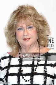 Melanie Wayne's Instagram, Twitter & Facebook