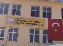 Alınan bilgiye göre batman'ın kozluk ilçesine bağlı bekirhan jandarma karakolu'na bombalı araçla saldırı gerçekleştirildi. Aybuke Ogretmen In Adi Gorev Yaptigi Okulda