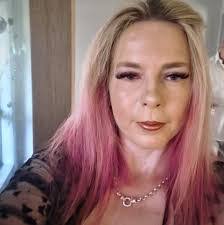 Ebony Hunt's Instagram, Twitter & Facebook