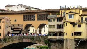 Exactly halfway over the ponte vecchio, benito mussolini in 1939 ordered the corridor's small windows be enlarged so that he could admire the great panorama over the arno to ponte santa trinita. 6 Things You Didn T Know About The Ponte Vecchio Facts