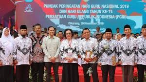 Kemendikbud sudah memberikan bantuan kuota intenet belajar. Hari Guru Sedunia 5 Oktober 2020 Beda Dari Hari Guru Nasional Ini Kumpulan Ucapannya Banjarmasin Post