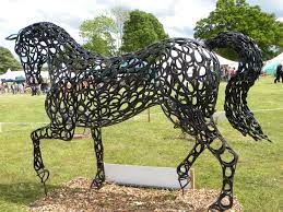 A Lifesize Horse Made Entirely From Horseshoes Horseshoe Art Horse Sculptures Metal Horse Sculptures