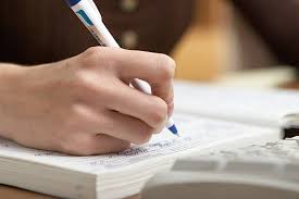 Resultado de imagen para mujer escribiendo un diario