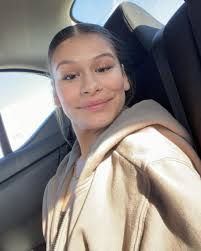 Olivia Flores's Instagram, Twitter & Facebook