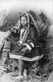 Cherokee Girl Repin Like And Listen To Noelito Flow Music Noel Thank You Http Www Native American Cherokee Native American Women Native American Peoples