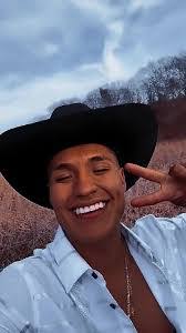 Cris Abraham's Instagram, Twitter & Facebook