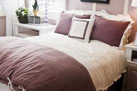 Banyak pilihan lemari dan kabinet menarik dengan harga bukan hanya pemilik rumah, tentu dengan memiliki dekorasi dan furniture menarik tamu yang datang pun akan senang dan memuji. 10 Perlengkapan Yang Wajib Ada Di Kamar Tidur Apa Saja Halaman All Kompas Com