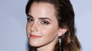 She workout more than an hour every day to keep herself fit and in shape. Emma Watson Ihre Schonsten Frisuren Vogue Germany